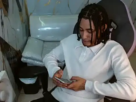 Snapshot of taylor_bigdick18 chatting on 03-15-26, 02:06 taylor bigdick18 online show from 03-15-26, 02:06