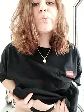 Snapshot of beluve_l chatting on 03-31-26, 03:45 beluve l online show from 03-31-26, 03:45