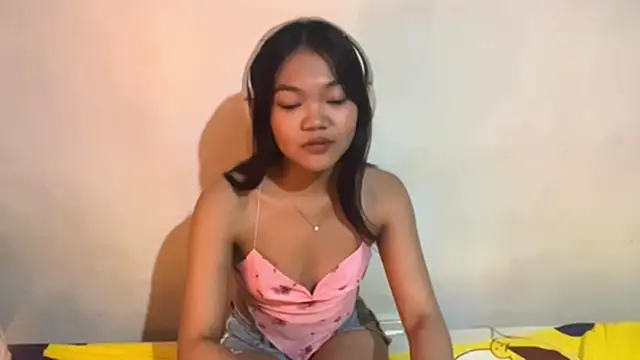 Snapshot of LynneCharley chatting on 03-12-26, 01:23 LynneCharley online show from 03-12-26, 01:23