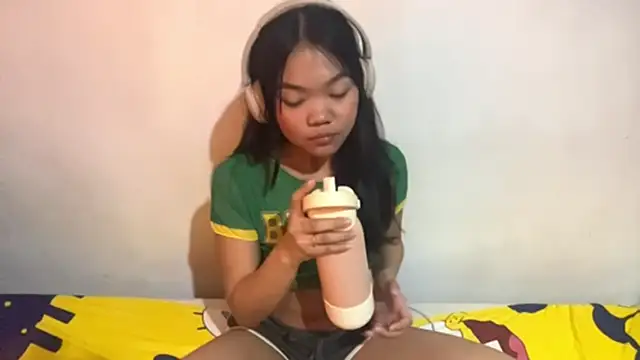 Snapshot of LynneCharley chatting on 03-14-26, 01:23 LynneCharley online show from 03-14-26, 01:23