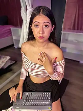 Snapshot of Lunaliaa_ chatting on 03-12-26, 05:13 Lunaliaa online show from 03-12-26, 05:13