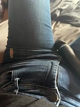 Snapshot of aleexii_s chatting on 03-11-26, 11:16 aleexii s online show from 03-11-26, 11:16