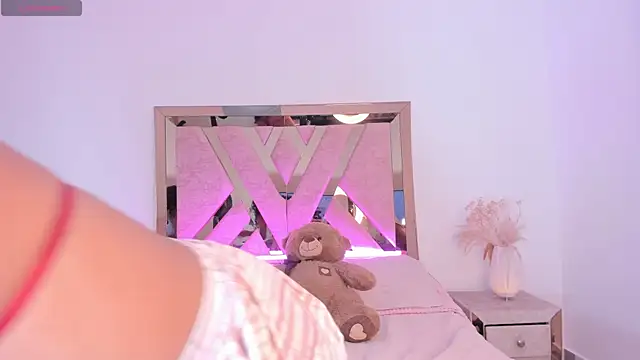 Snapshot of thamii_campanitaa chatting on 03-09-26, 09:41 thamii campanitaa online show from 03-09-26, 09:41