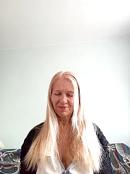 ViktoriaSexi1 online show from 04-22-26, 12:07