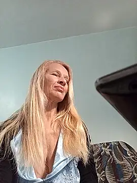 ViktoriaSexi1 online show from 04-26-26, 04:48