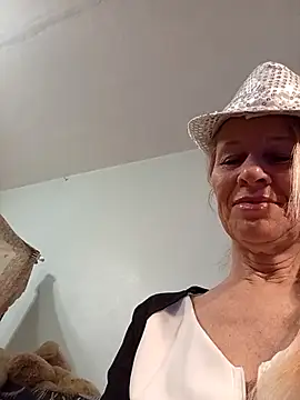 ViktoriaSexi1 online show from 04-27-26, 07:12