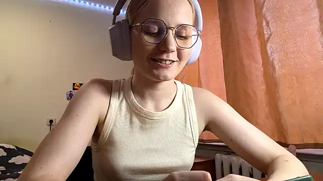 Snapshot of LolaSpermina chatting on 03-06-26, 02:13 LolaSpermina online show from 03-06-26, 02:13