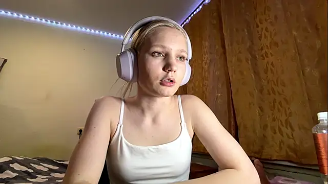 Snapshot of LolaSpermina chatting on 03-10-26, 06:02 LolaSpermina online show from 03-10-26, 06:02