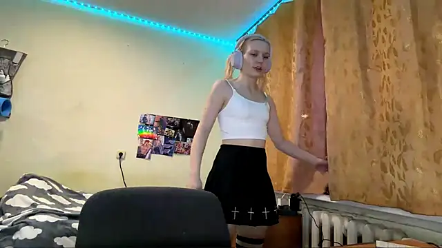 Snapshot of LolaSpermina chatting on 03-12-26, 05:08 LolaSpermina online show from 03-12-26, 05:08