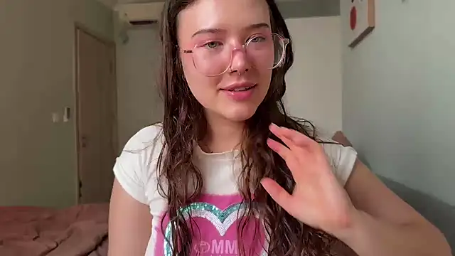 Snapshot of KristieKitty chatting on 07-18-26, 08:18 KristieKitty online show from 07-18-26, 08:18