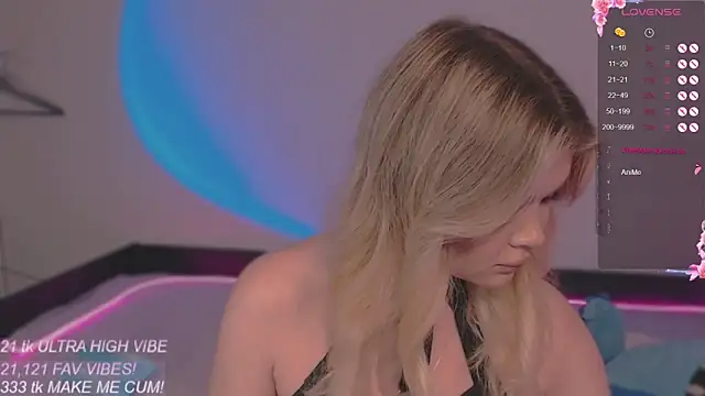 Snapshot of Veronaauraa chatting on 03-15-26, 10:05 Veronaauraa online show from 03-15-26, 10:05