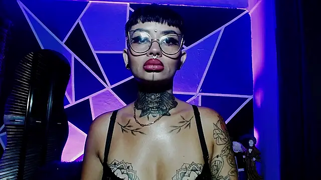 Snapshot of Sol_Baker chatting on 04-03-26, 10:24 Sol Baker online show from 04-03-26, 10:24