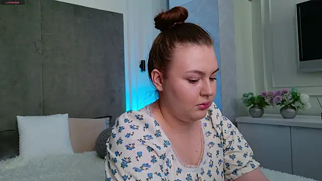 Mia Pearl online show from 03-13-26, 12:45