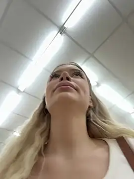 Snapshot of Girl_Mia chatting on 03-13-26, 04:08 Girl Mia online show from 03-13-26, 04:08