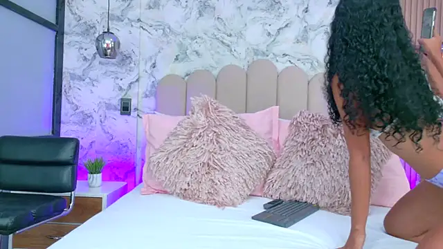 Snapshot of KiaraCurly chatting on 03-16-26, 12:42 KiaraCurly online show from 03-16-26, 12:42