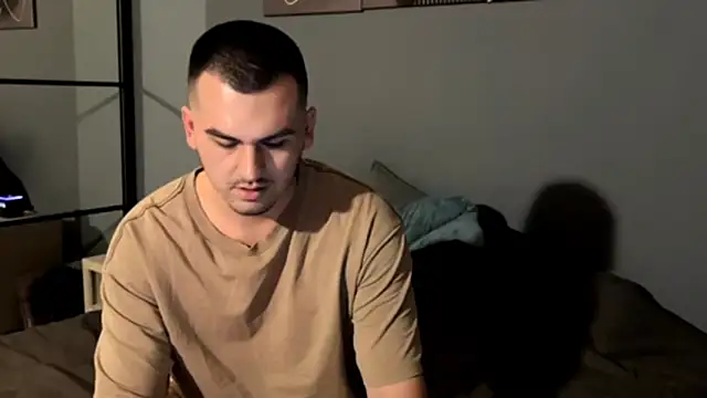 Snapshot of AlexRay22 chatting on 03-11-26, 07:20 AlexRay22 online show from 03-11-26, 07:20