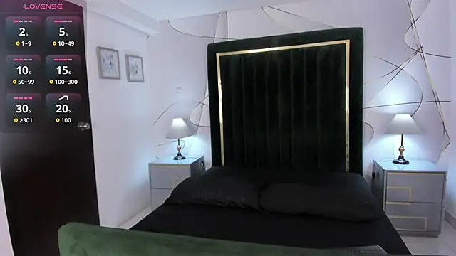 Snapshot of AlysonShy chatting on 05-29-26, 05:00 AlysonShy online show from 05-29-26, 05:00