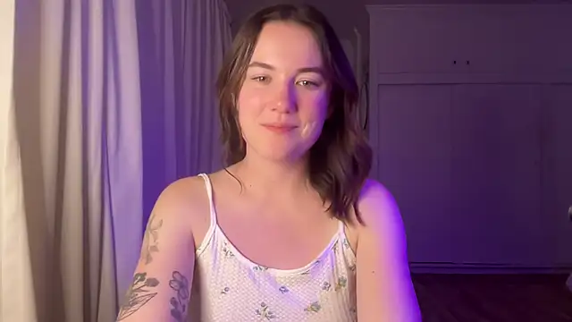 Snapshot of summerxo chatting on 03-10-26, 02:27 summerxo online show from 03-10-26, 02:27