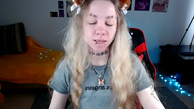 Nica Kawaii online show from 04-28-26, 07:35