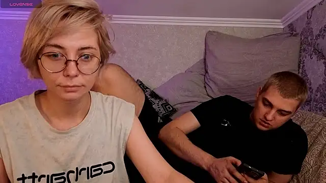 Snapshot of Blond_ice chatting on 03-16-26, 06:01 Blond ice online show from 03-16-26, 06:01