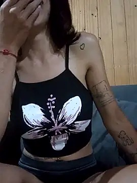 Snapshot of Tattixclusivee chatting on 03-13-26, 01:45 Tattixclusivee online show from 03-13-26, 01:45