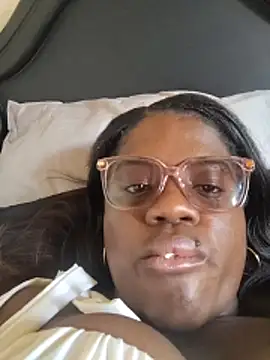 YourLiaa  online show from 03-22-26, 06:55