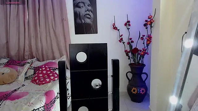 Snapshot of Candyy_doll__ chatting on 03-08-26, 08:12 Candyy doll online show from 03-08-26, 08:12