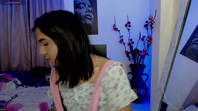 Snapshot of Candyy_doll__ chatting on 03-09-26, 08:18 Candyy doll online show from 03-09-26, 08:18