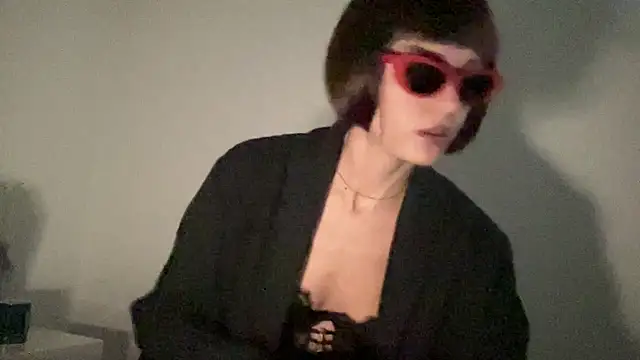 Snapshot of SlowVenomXX chatting on 03-11-26, 01:39 SlowVenomXX online show from 03-11-26, 01:39