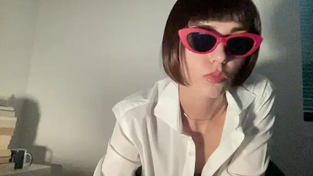 Snapshot of SlowVenomXX chatting on 03-12-26, 04:46 SlowVenomXX online show from 03-12-26, 04:46