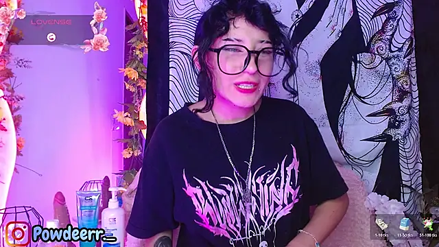 Snapshot of LeePowder chatting on 03-31-26, 02:13 LeePowder online show from 03-31-26, 02:13