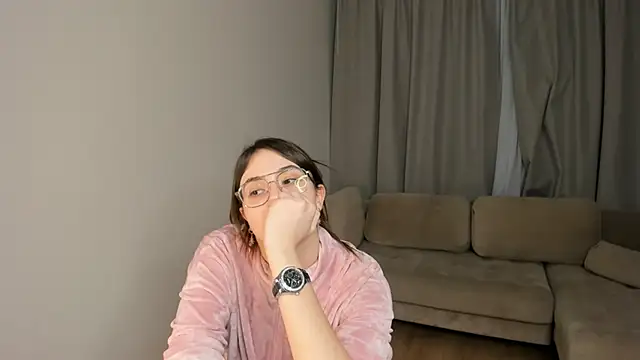 LareeGuzzo online show from 03-18-26, 07:39