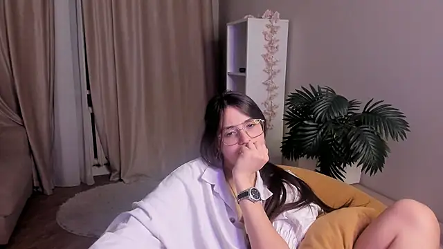 LareeGuzzo online show from 04-08-26, 01:05