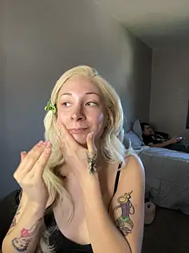 Snapshot of localdivinediva chatting on 03-24-26, 04:01 localdivinediva online show from 03-24-26, 04:01