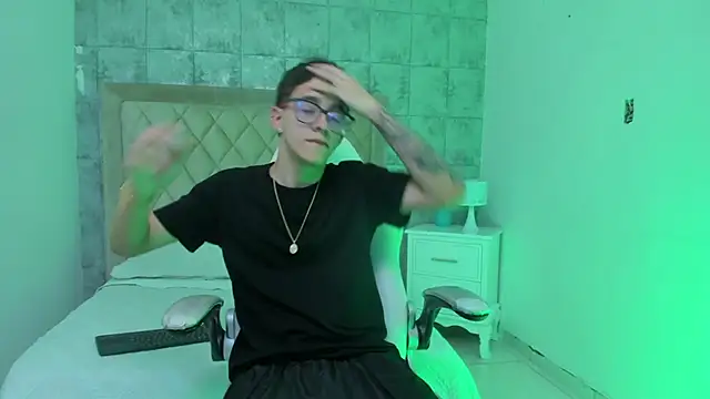 Snapshot of TylerCross_ chatting on 03-13-26, 08:59 TylerCross online show from 03-13-26, 08:59