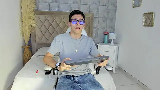 Snapshot of TylerCross_ chatting on 03-14-26, 08:36 TylerCross online show from 03-14-26, 08:36