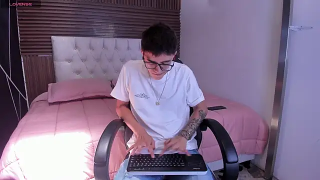 TylerCross  online show from 03-15-26, 05:41