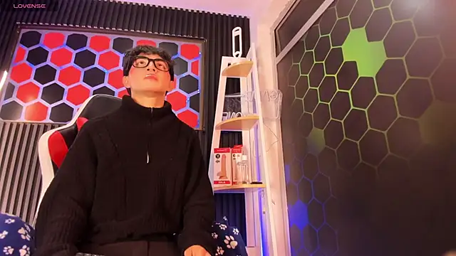Cristopher Wild online show from 05-08-26, 08:25