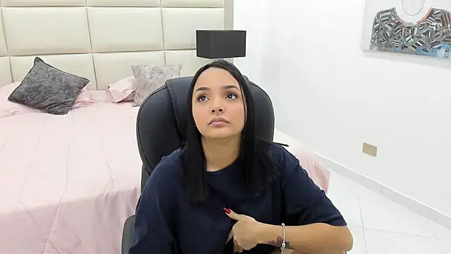 Chloelarsons online show from 06-07-26, 12:26