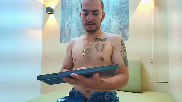 LUCA KINGG online show from 03-12-26, 07:53