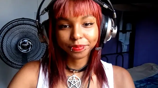 Snapshot of emilycloves chatting on 03-14-26, 05:07 emilycloves online show from 03-14-26, 05:07