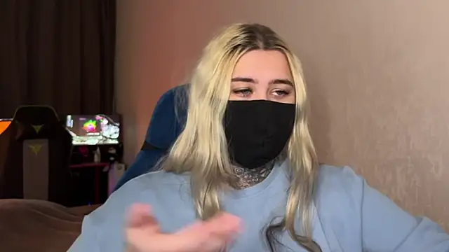 Snapshot of Xtoni_ chatting on 03-10-26, 07:02 Xtoni online show from 03-10-26, 07:02