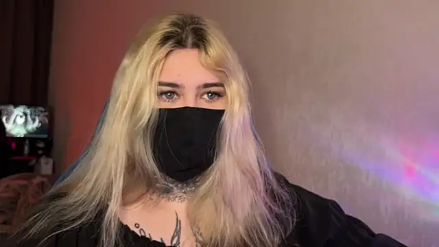 Snapshot of Xtoni_ chatting on 03-14-26, 08:42 Xtoni online show from 03-14-26, 08:42