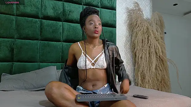 Yara Shinne online show from 03-12-26, 01:17