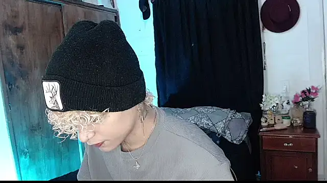 Snapshot of Lucke_Ccollins chatting on 04-01-26, 12:33 Lucke Ccollins online show from 04-01-26, 12:33