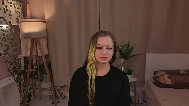 KarriePinilla online show from 03-11-26, 06:41