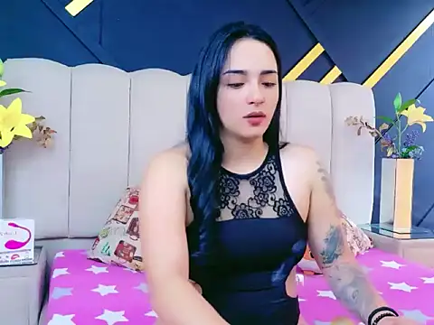 Snapshot of IsadoraSmit chatting on 04-25-26, 01:03 IsadoraSmit online show from 04-25-26, 01:03