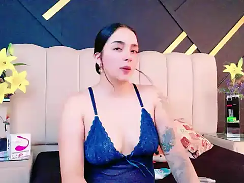 Snapshot of IsadoraSmit chatting on 05-15-26, 12:45 IsadoraSmit online show from 05-15-26, 12:45