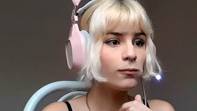 Snapshot of JustinCerqueira chatting on 03-09-26, 05:50 JustinCerqueira online show from 03-09-26, 05:50