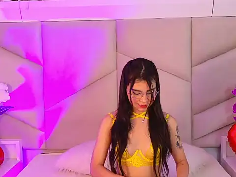 Snapshot of OliviaDiaz chatting on 03-09-26, 08:13 OliviaDiaz online show from 03-09-26, 08:13